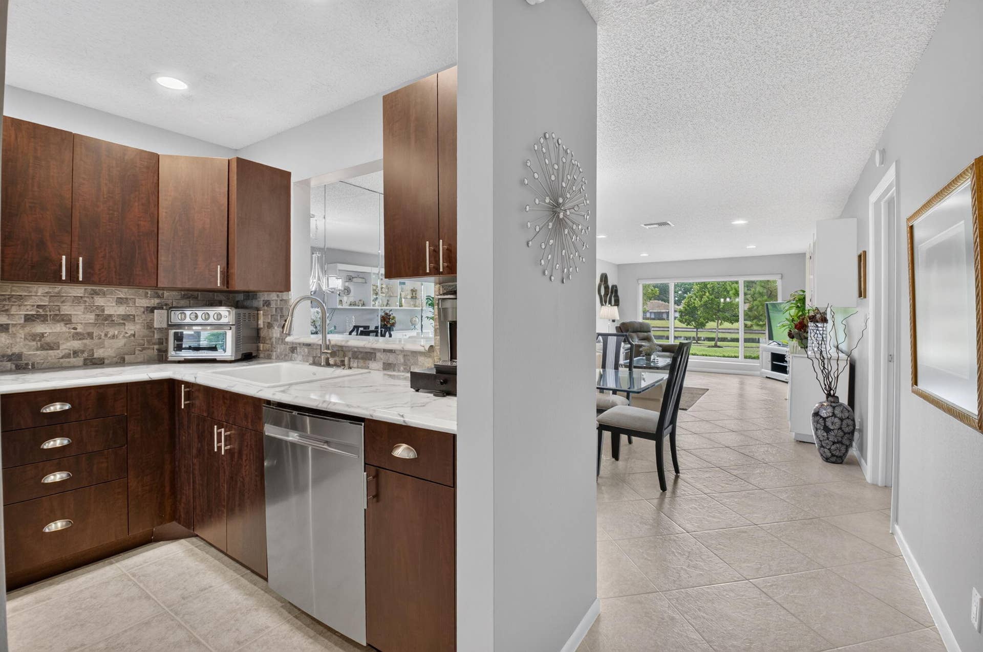 5810 ARECA PALM, #B, Delray Beach, FL 33484 ENTRY HALL