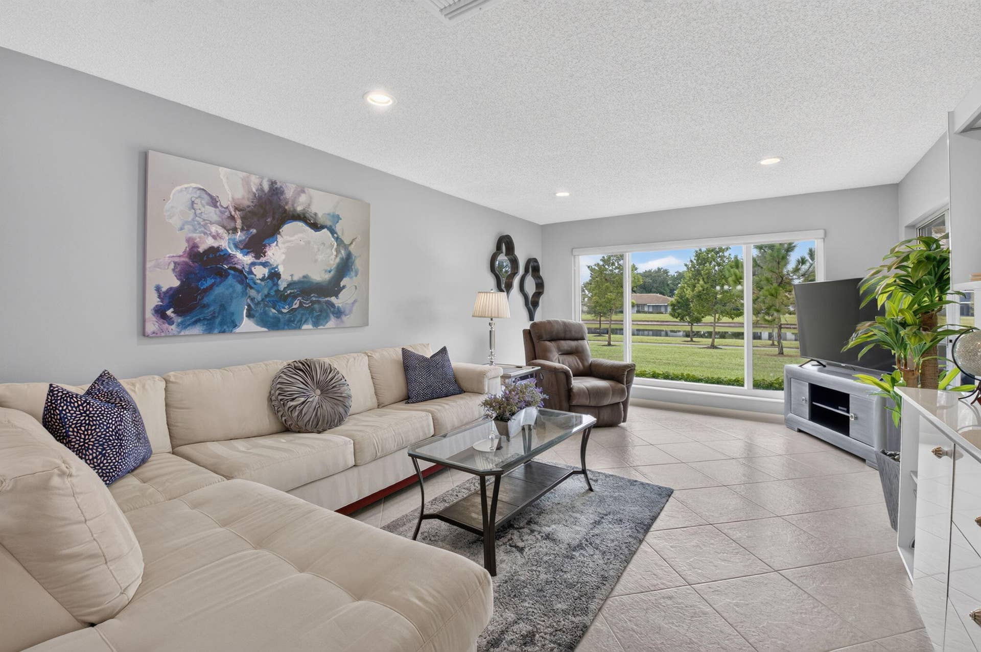 5810 ARECA PALM, #B, Delray Beach, FL 33484 LIVING AREA ... WHAT A VIEW!