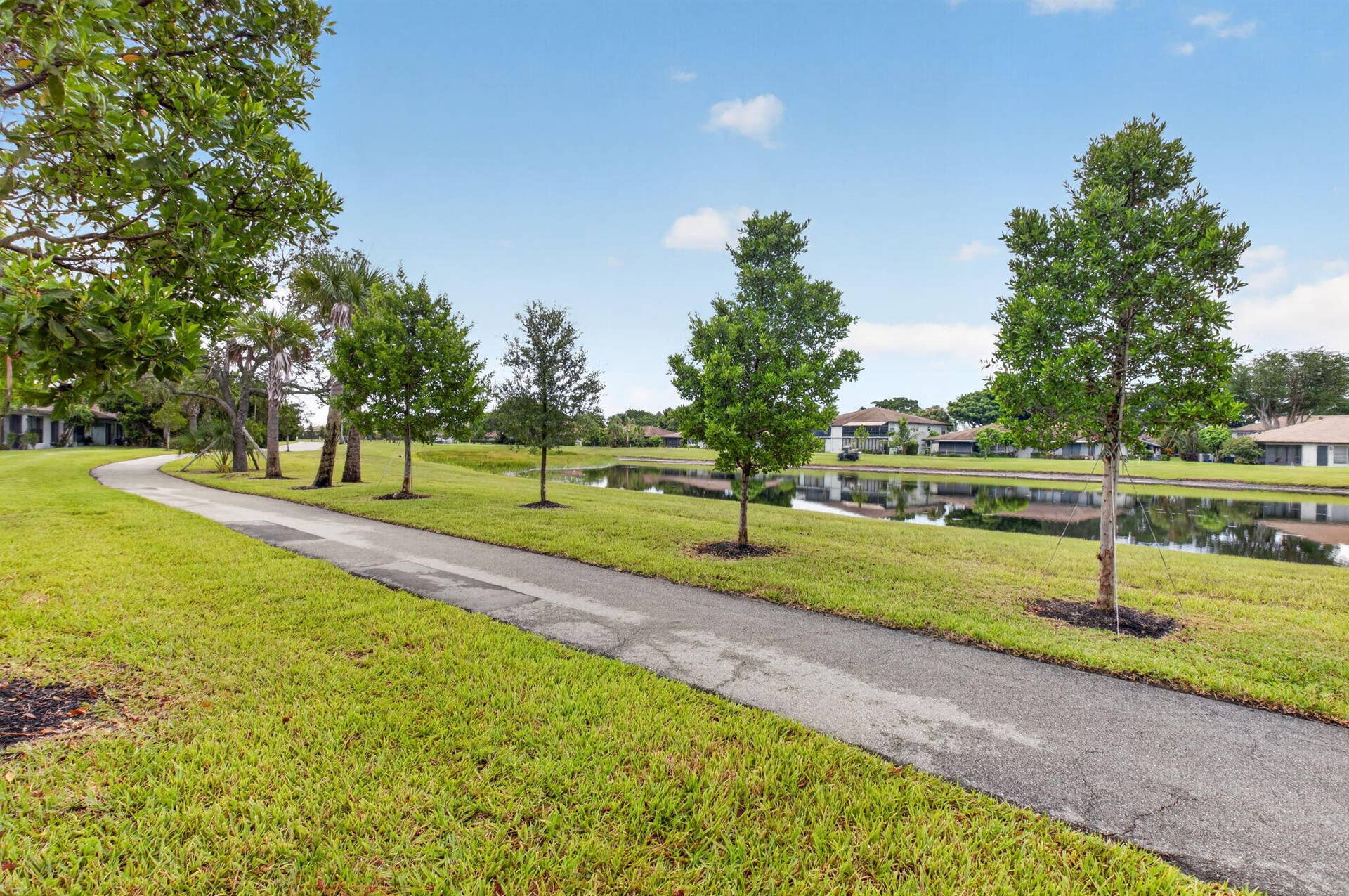 5810 ARECA PALM, #B, Delray Beach, FL 33484 PATHWAY AROUND PALM GREENS