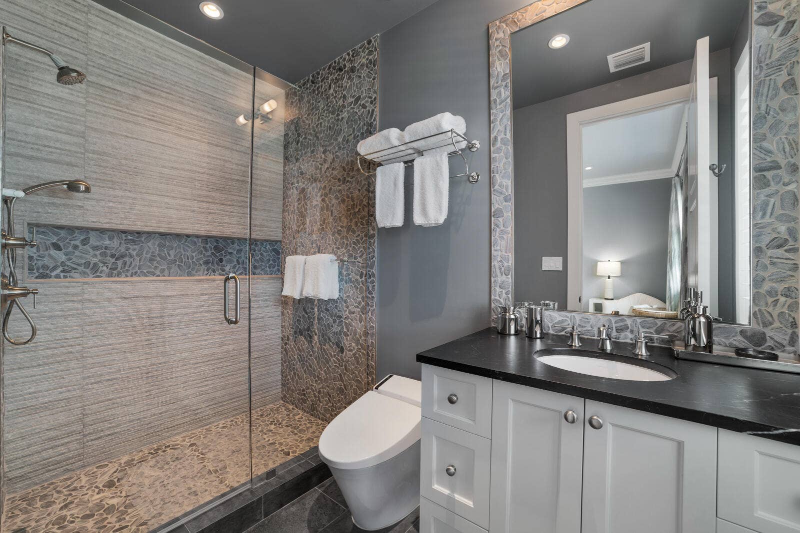 4101 S Ocean Boulevard, Highland Beach, FL 33487 Guest Bath 2