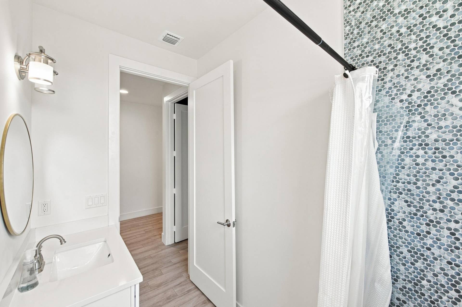 18302 Limestone Creek Road, Jupiter, FL 33458 Hallway bathroom