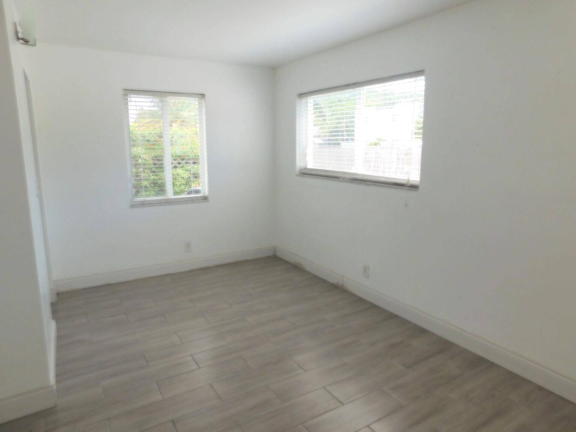 825 NE 6th Street, #3, Fort Lauderdale, FL 33304 Dining Area