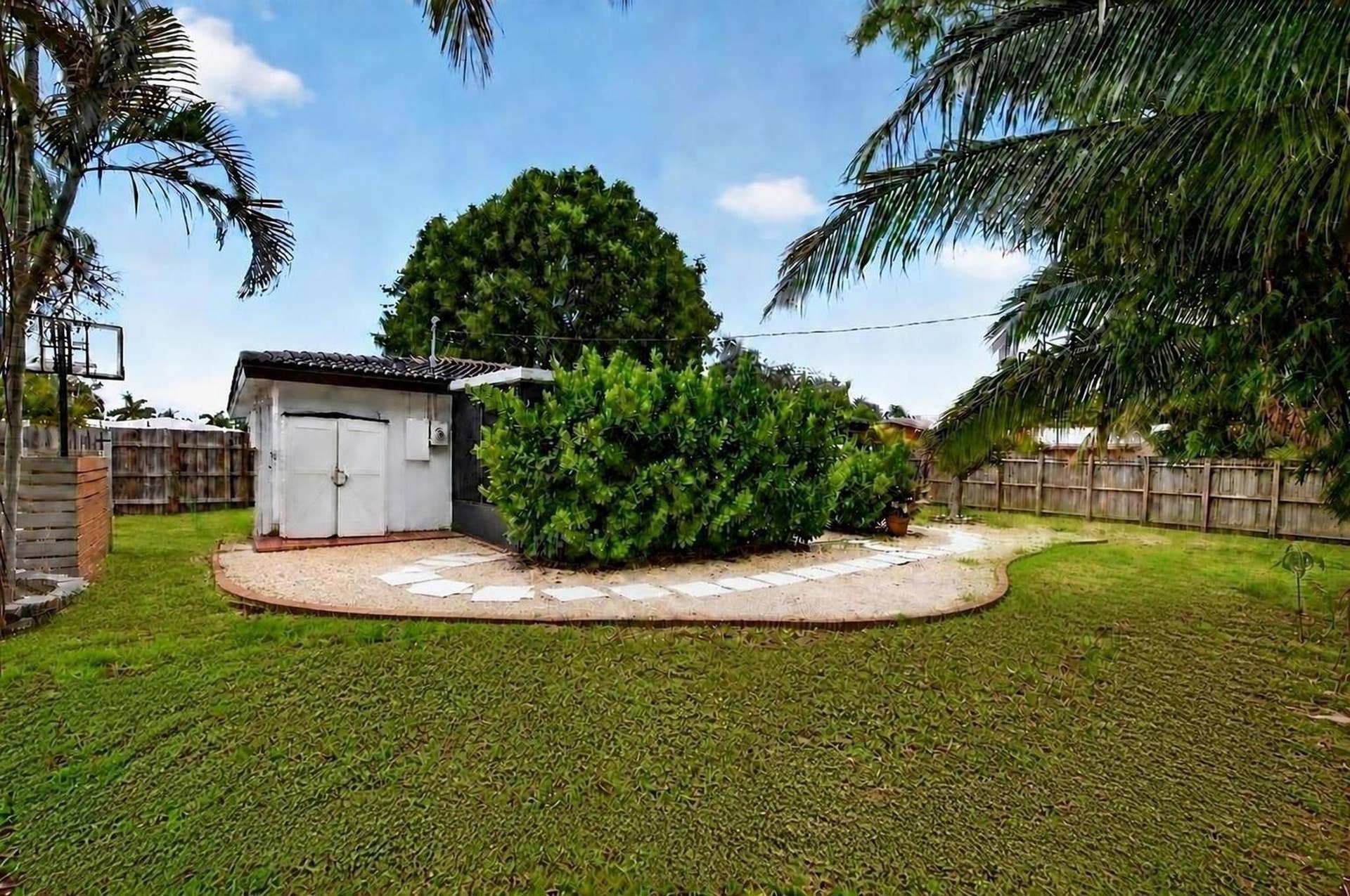 4031 NE 15TH Avenue, Oakland Park, FL 33334 44-web-or-mls-699A2272