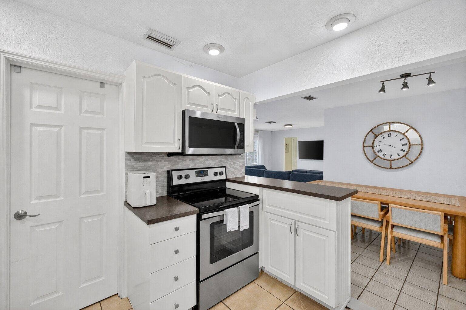 4031 NE 15TH Avenue, Oakland Park, FL 33334 15