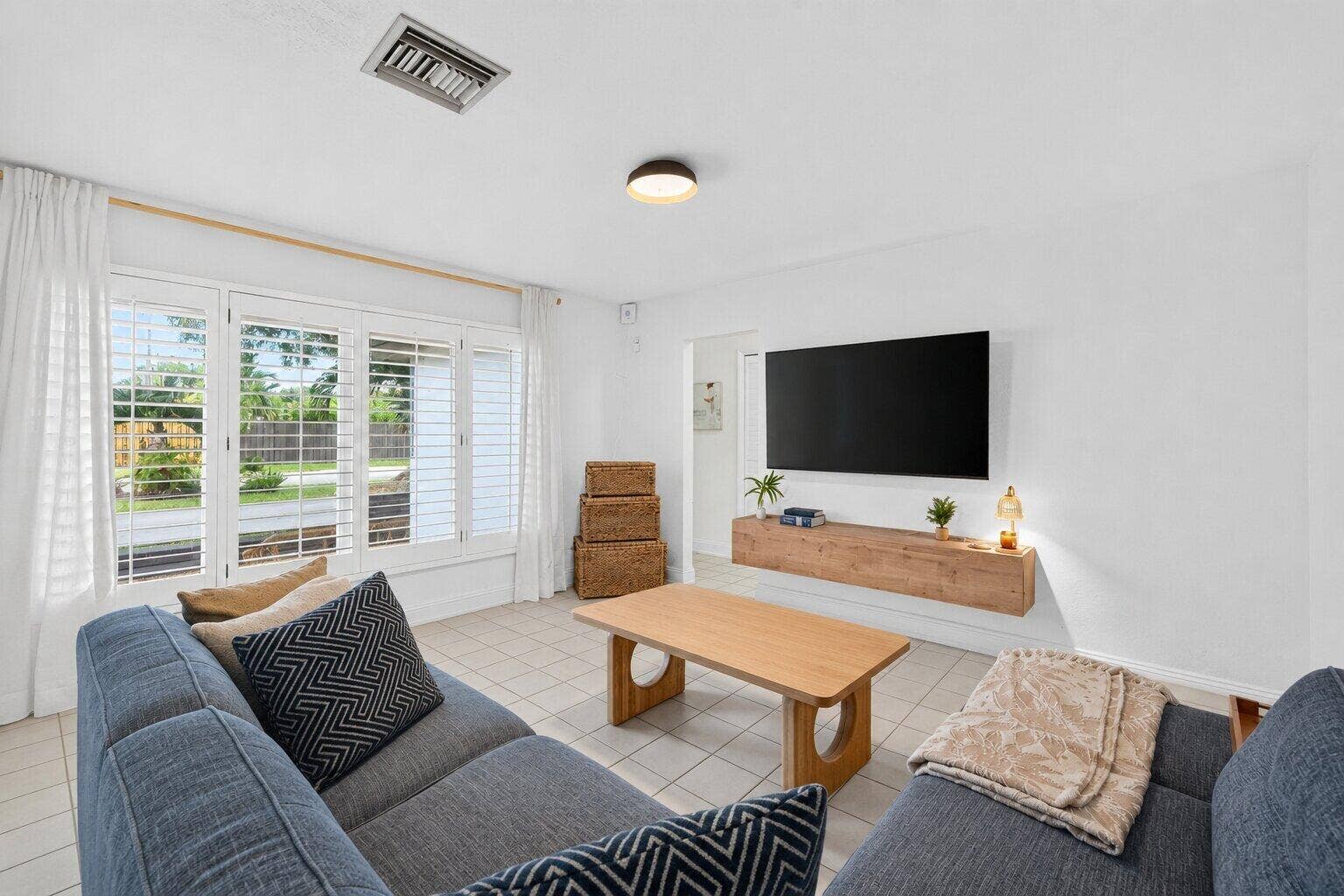 4031 NE 15TH Avenue, Oakland Park, FL 33334 3