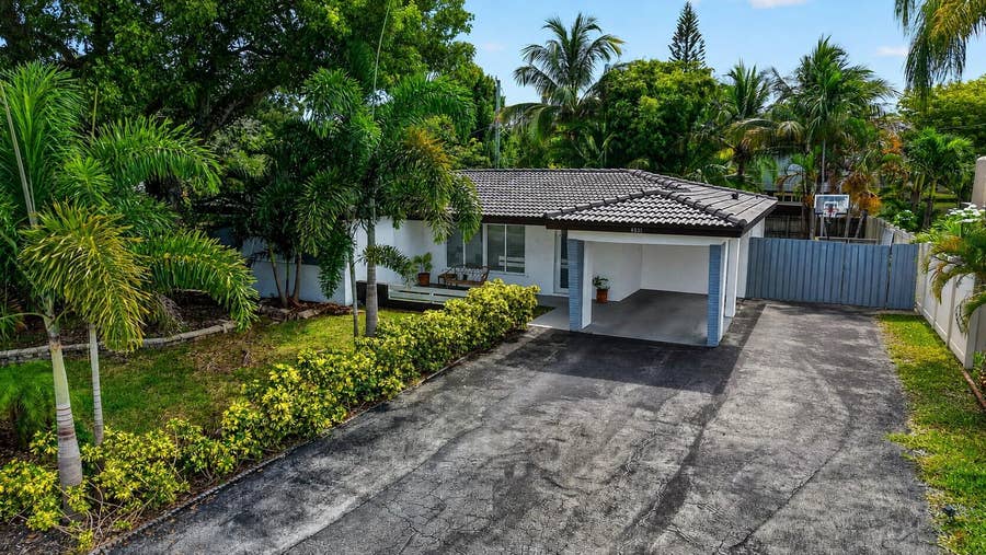 Property photo for 4031 NE 15TH Avenue, Oakland Park, FL