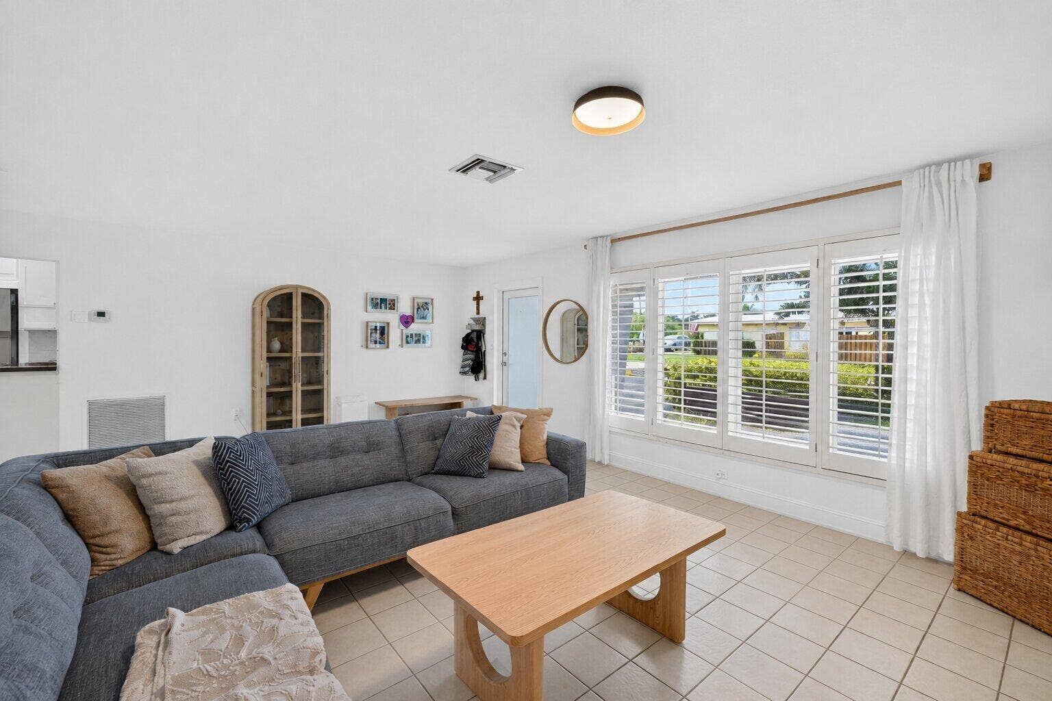 4031 NE 15TH Avenue, Oakland Park, FL 33334 7