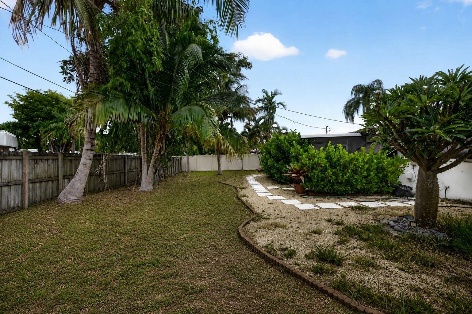 4031 NE 15TH Avenue, Oakland Park, FL 33334 41-web-or-mls-699A2258
