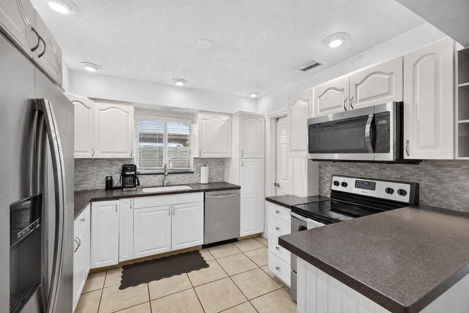 4031 NE 15TH Avenue, Oakland Park, FL 33334 12