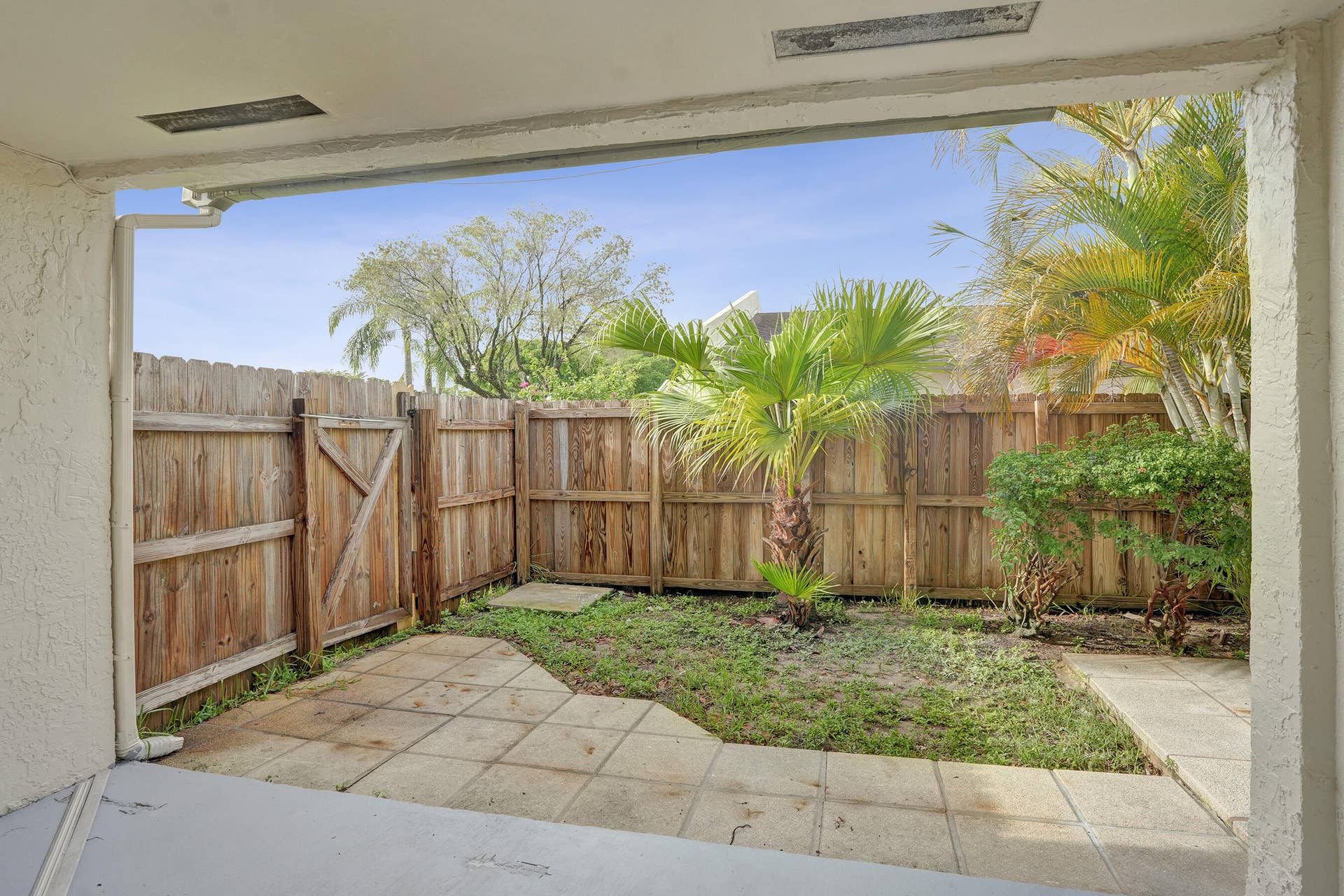 904 NW 51ST Street, Deerfield Beach, FL 33064 DSC01008