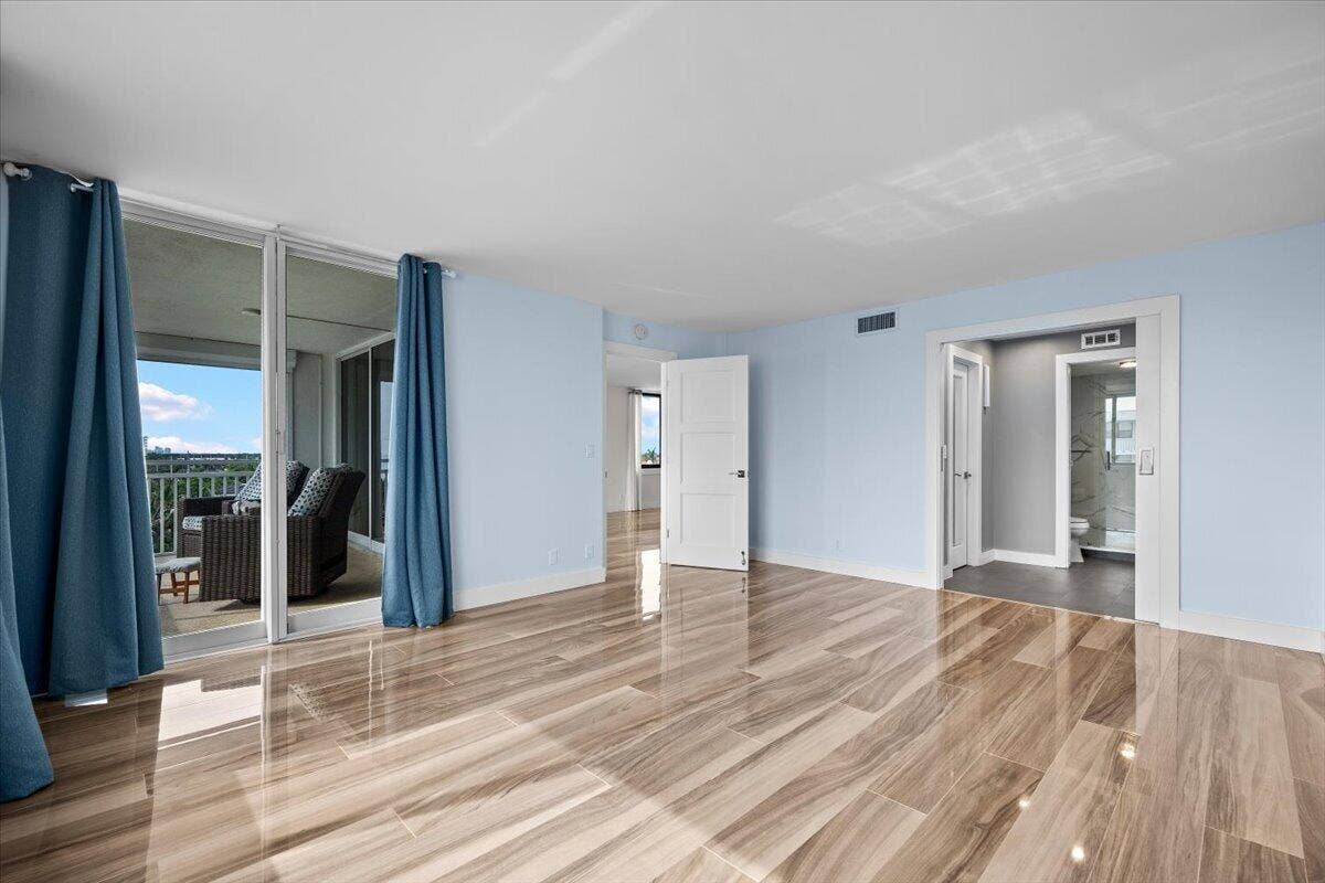 911 Ocean Drive, #601, Juno Beach, FL 33408 23-LUX_2221