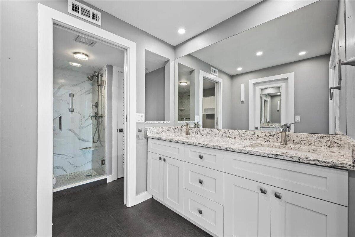 911 Ocean Drive, #601, Juno Beach, FL 33408 24-LUX_2231