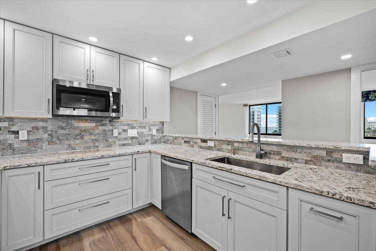 911 Ocean Drive, #601, Juno Beach, FL 33408 05-LUX_2101