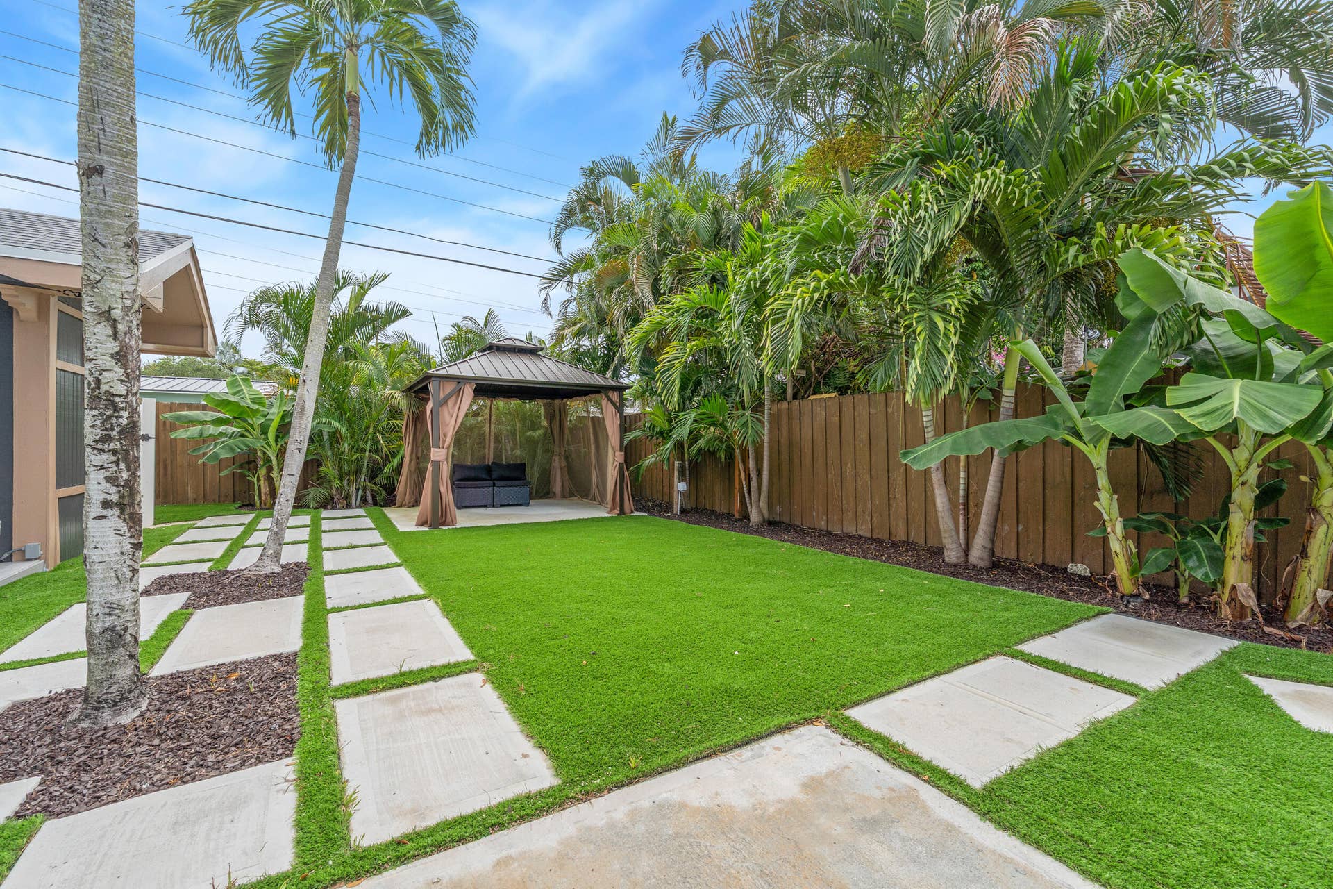 5296 NE 2nd Terrace, Oakland Park, FL 33334 Turf Backyard