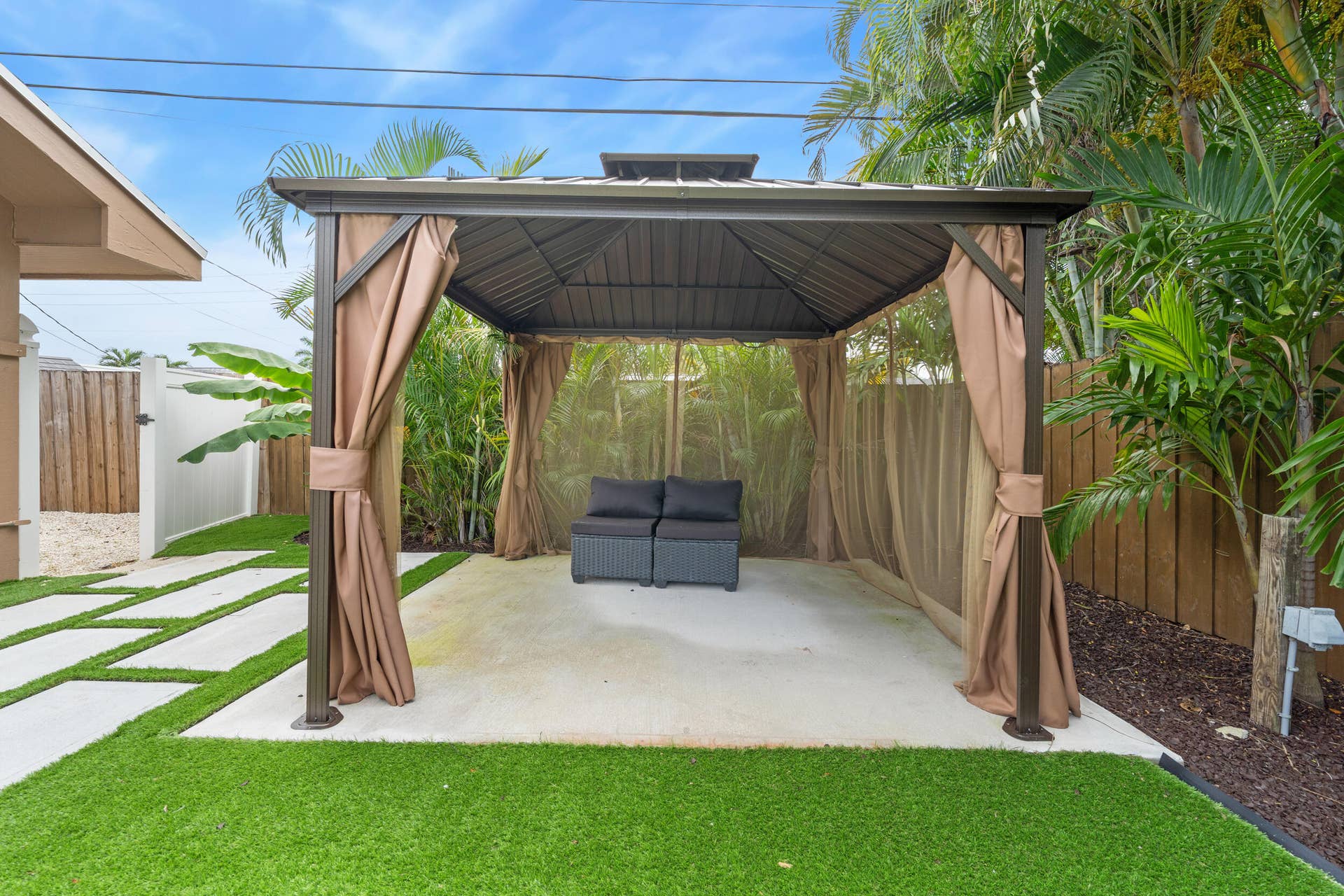 5296 NE 2nd Terrace, Oakland Park, FL 33334 Cabana