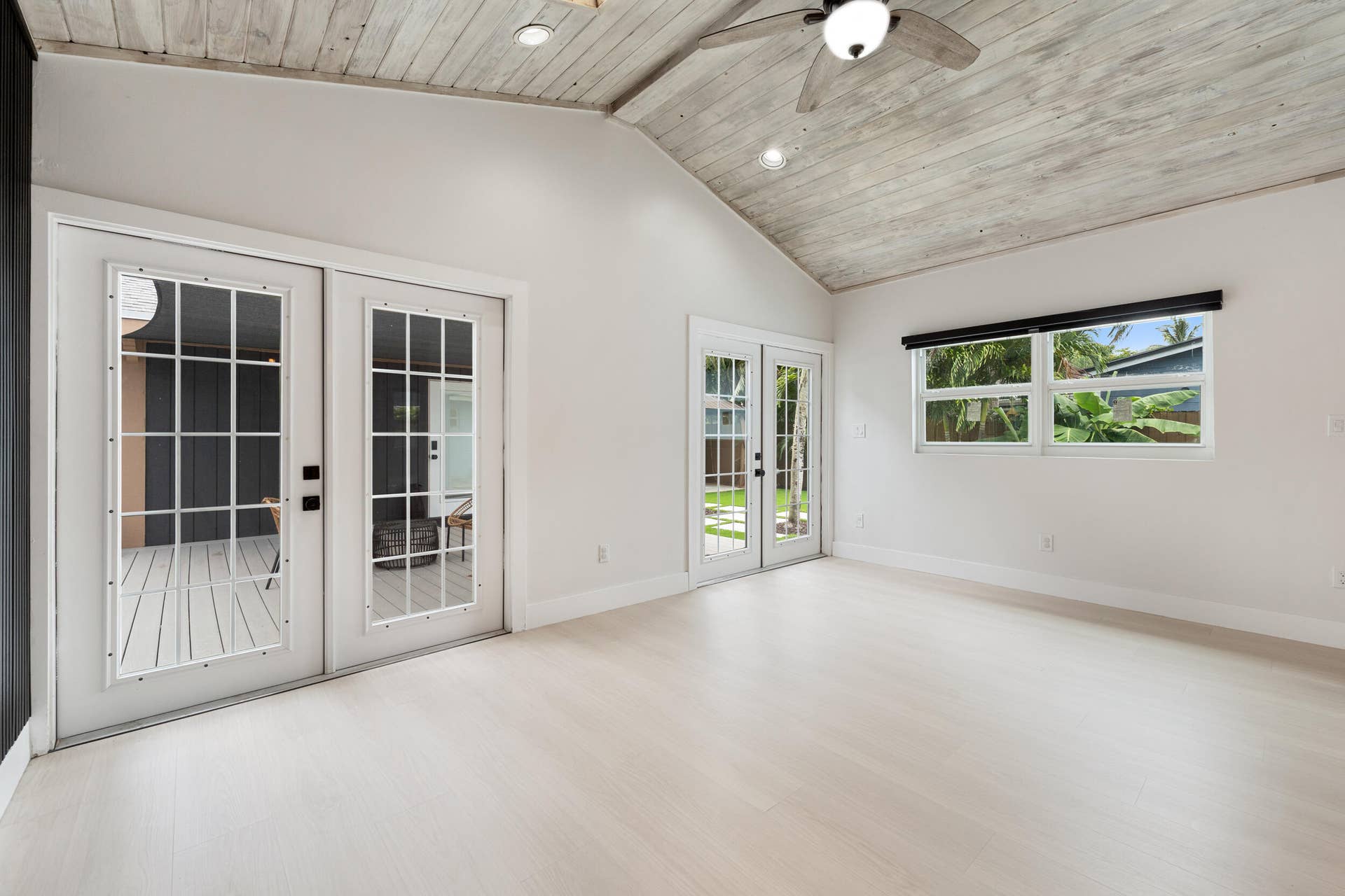 5296 NE 2nd Terrace, Oakland Park, FL 33334 Entertainment Room