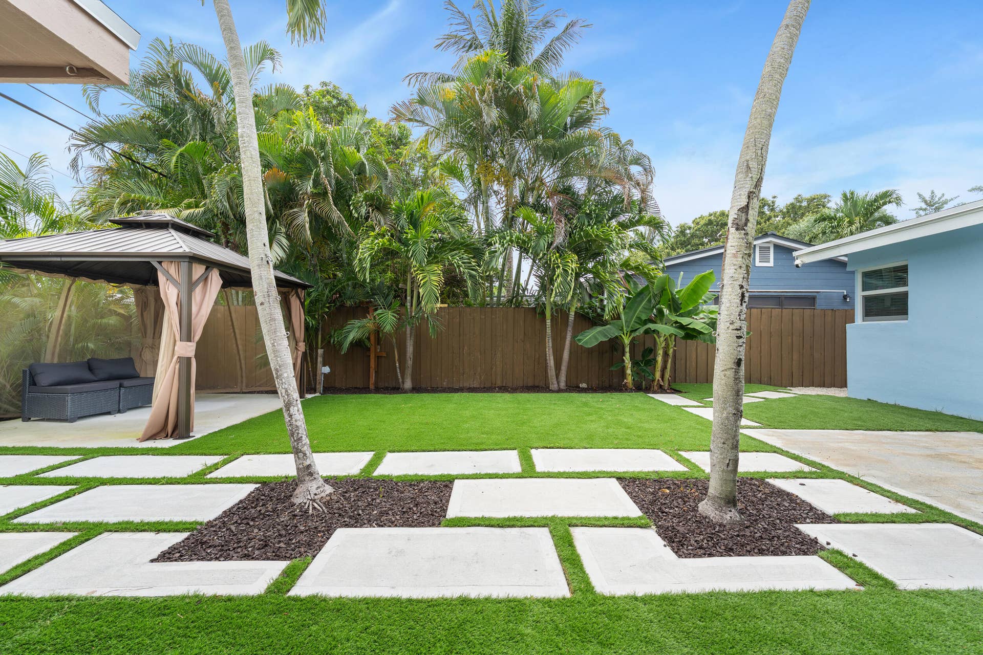 5296 NE 2nd Terrace, Oakland Park, FL 33334 Turf Backyard