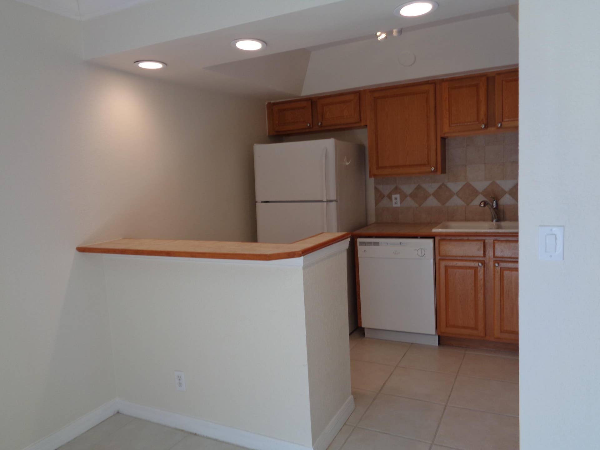 312 SOUTHWIND Drive, #104, North Palm Beach, FL 33408 4
