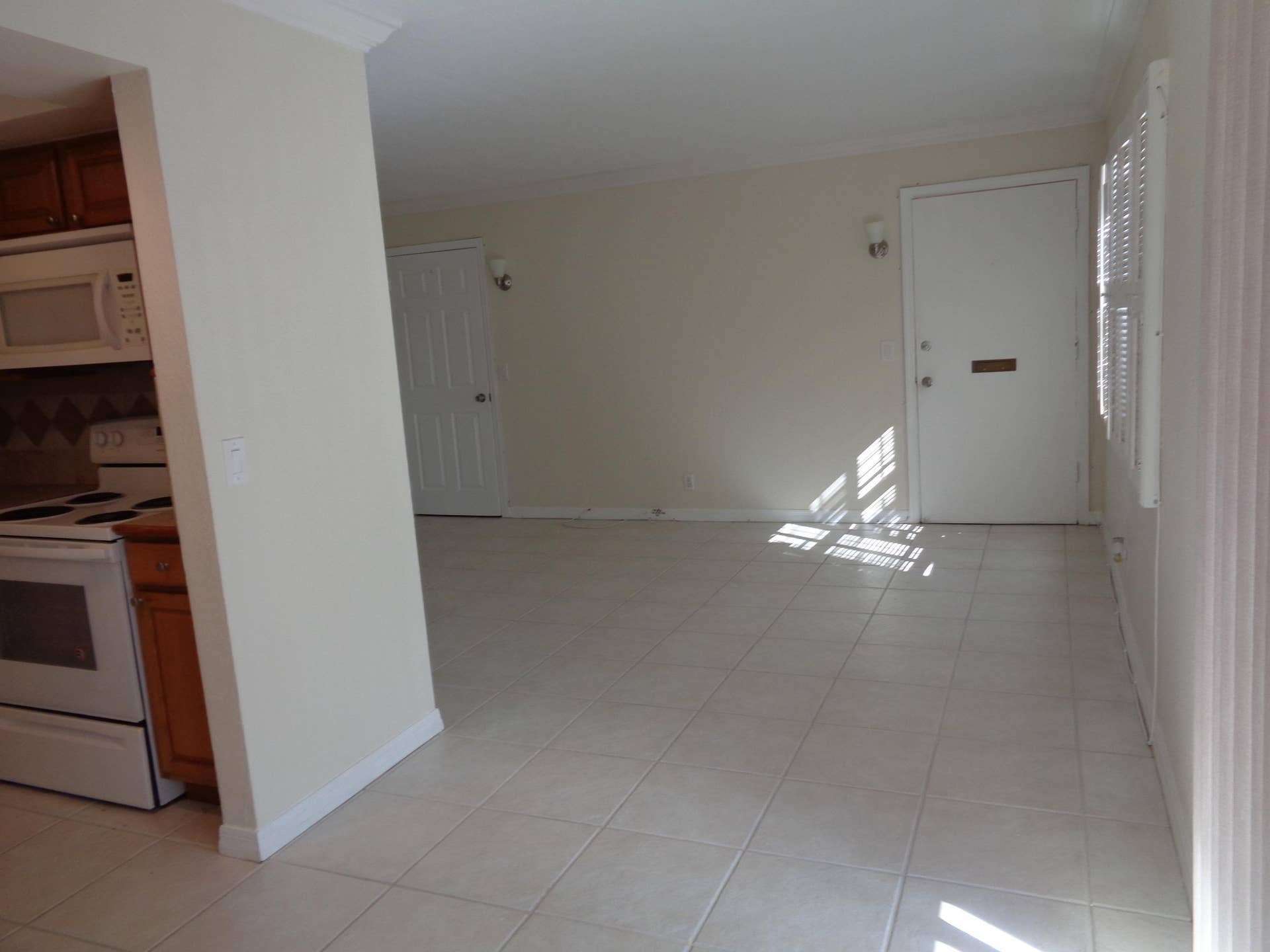 312 SOUTHWIND Drive, #104, North Palm Beach, FL 33408 2