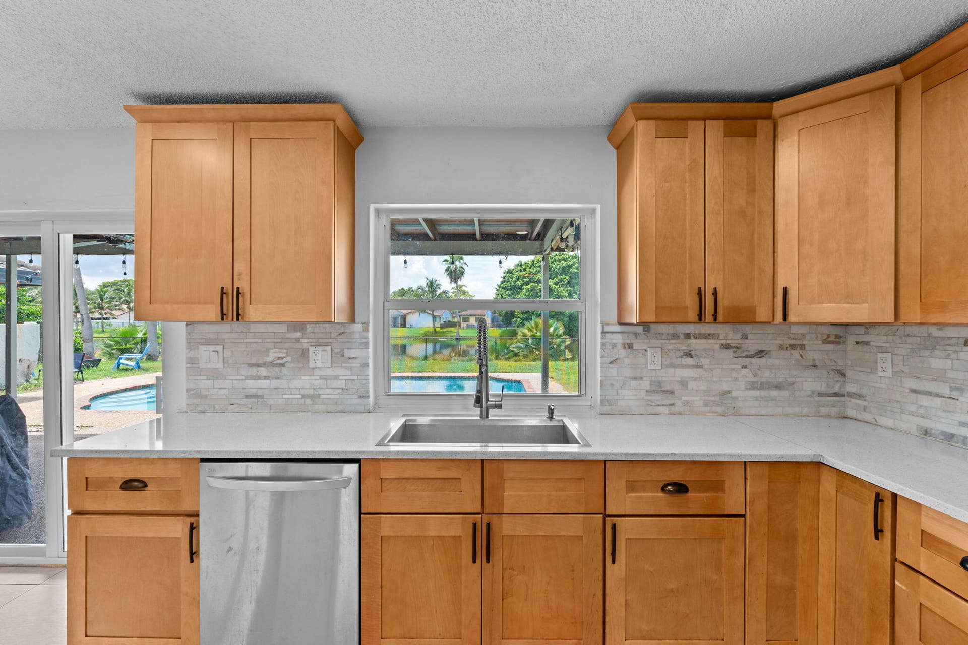 8560 NW 2nd Street, Coral Springs, FL 33071 20-web-or-mls-A7404154