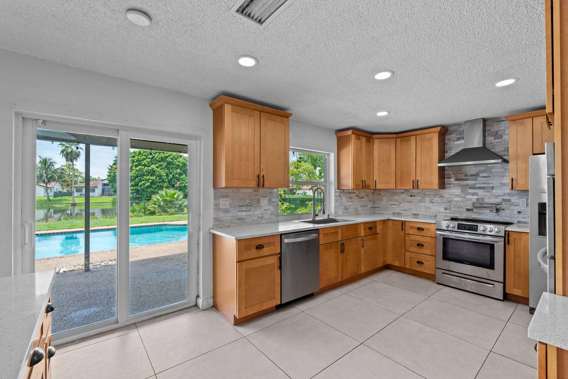 8560 NW 2nd Street, Coral Springs, FL 33071 16-web-or-mls-A7404142