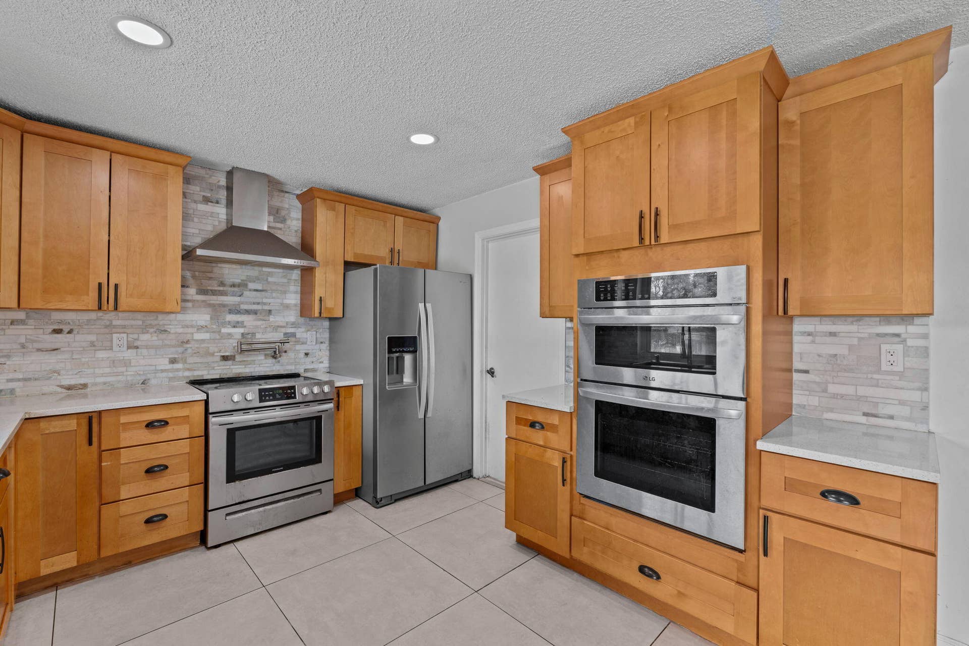 8560 NW 2nd Street, Coral Springs, FL 33071 18-web-or-mls-A7404148