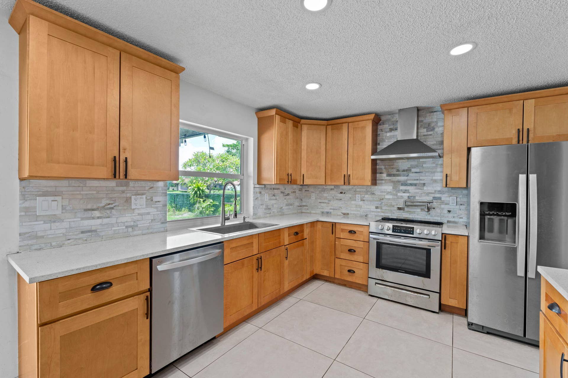 8560 NW 2nd Street, Coral Springs, FL 33071 19-web-or-mls-A7404151