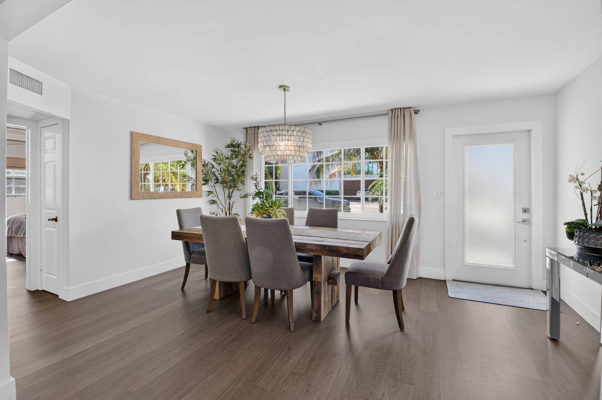 SUNNY FRONT ROOM ENJOYS THE SOUTH FACING WINDOWS ALL DAY!