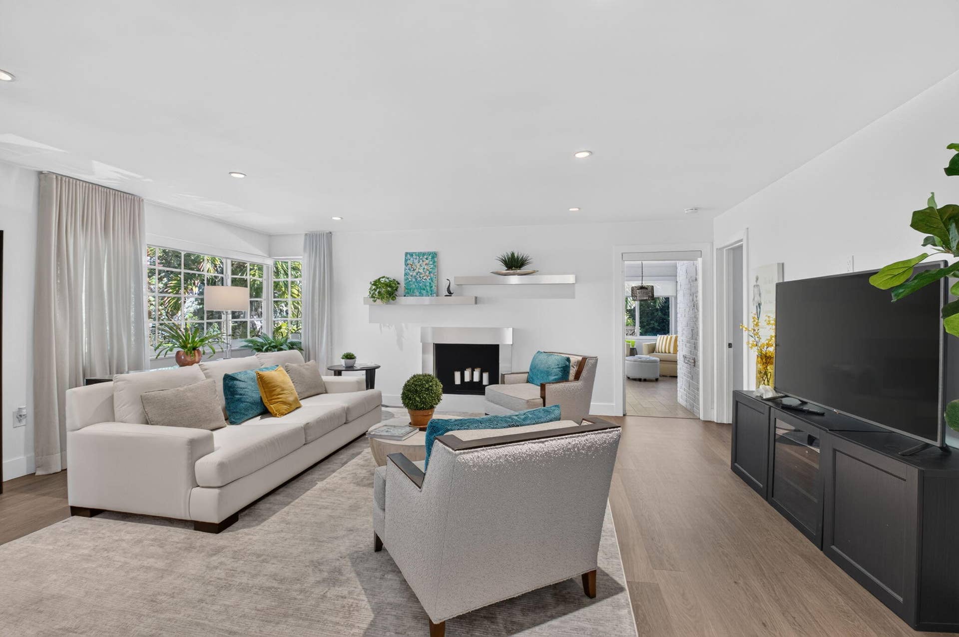 WELCOME HOME!! EXPANSIVE GREAT ROOM