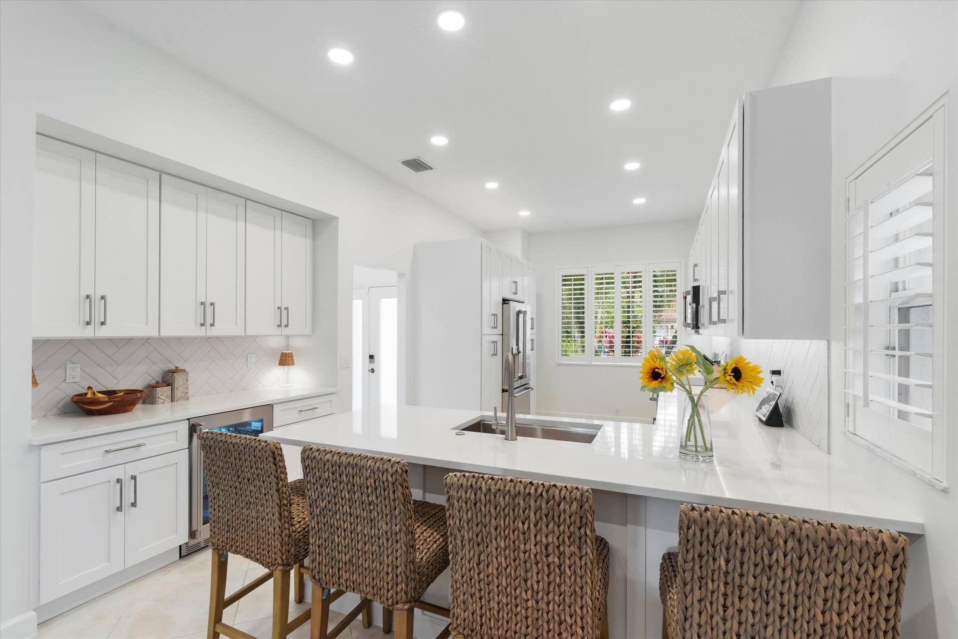 8170 Bob-O-Link Drive, West Palm Beach, FL 33412 kitchen island