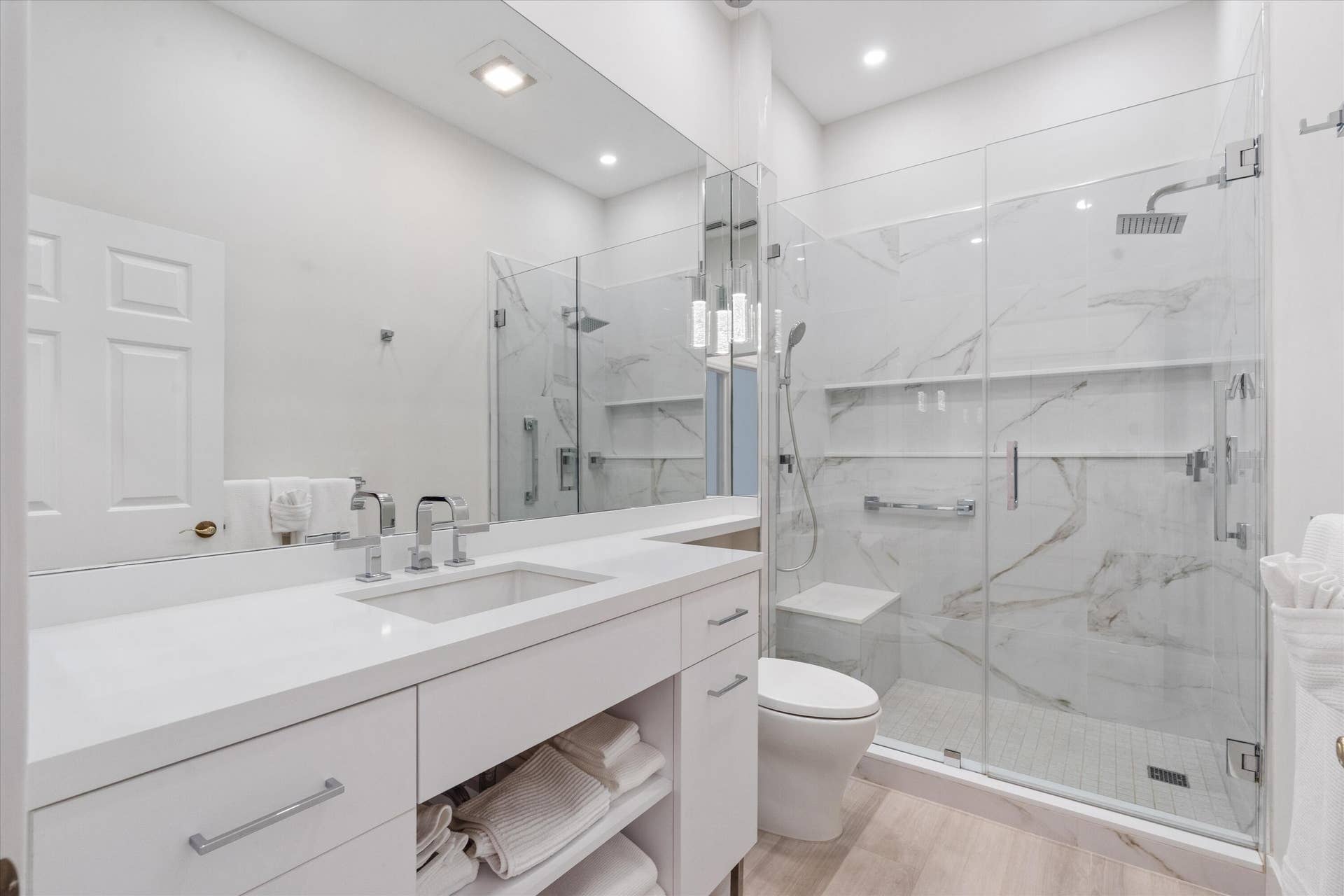 8170 Bob-O-Link Drive, West Palm Beach, FL 33412 second bath