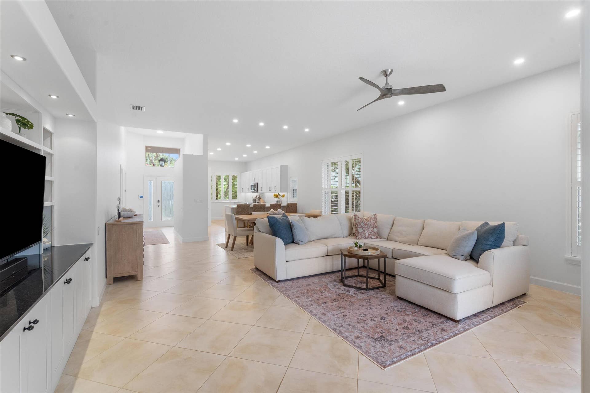 8170 Bob-O-Link Drive, West Palm Beach, FL 33412 open living space