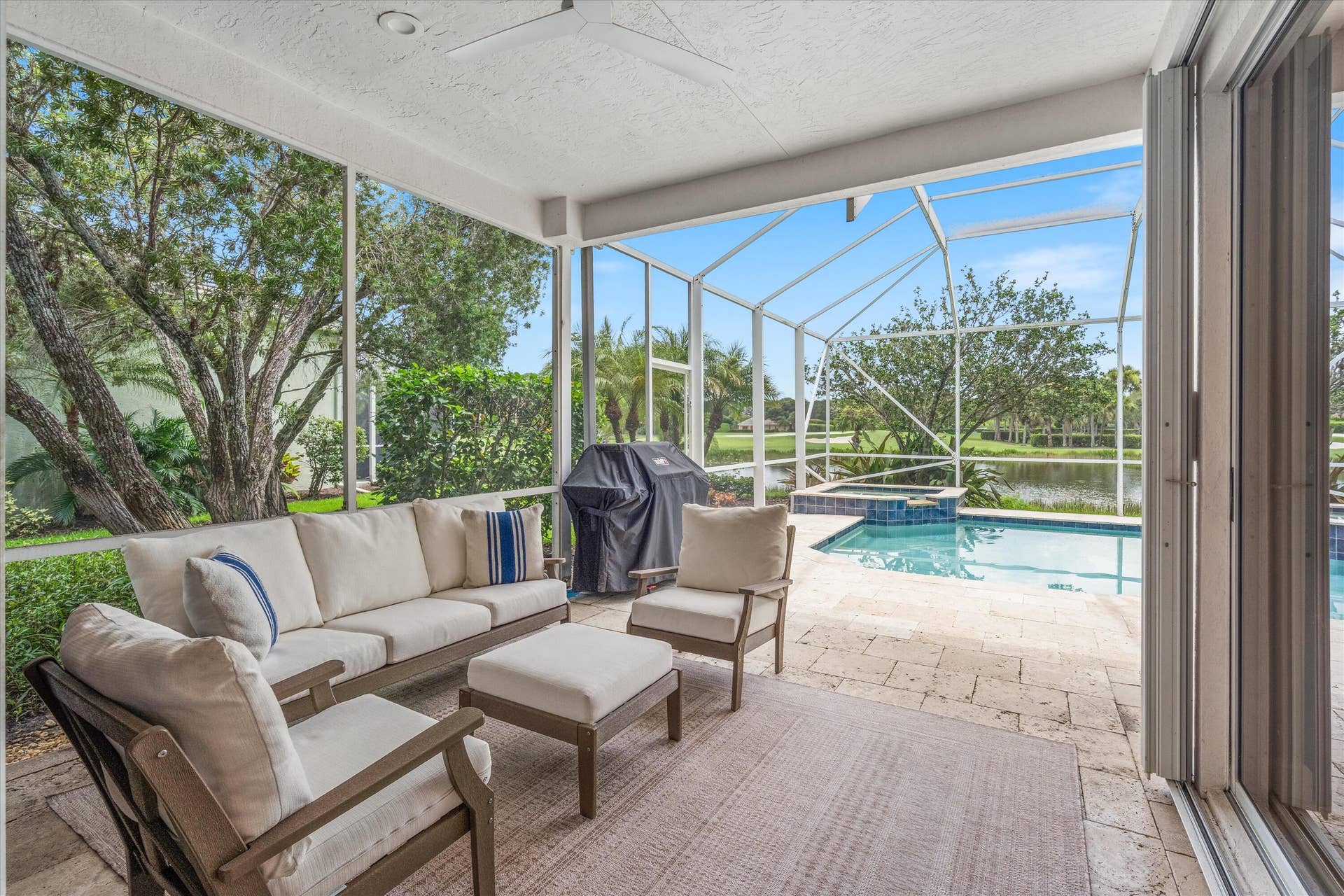 8170 Bob-O-Link Drive, West Palm Beach, FL 33412 screened in patio