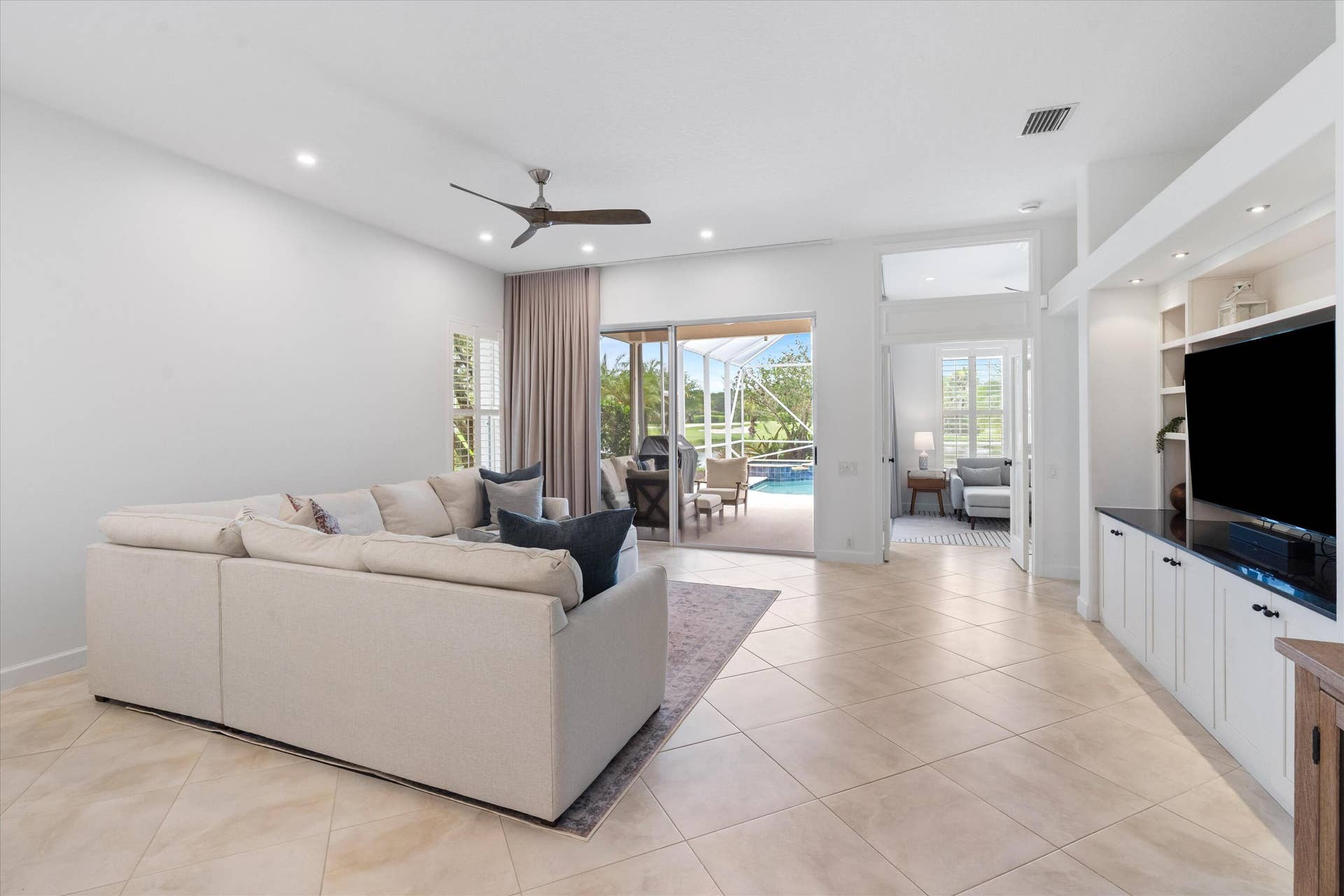 8170 Bob-O-Link Drive, West Palm Beach, FL 33412 open living space