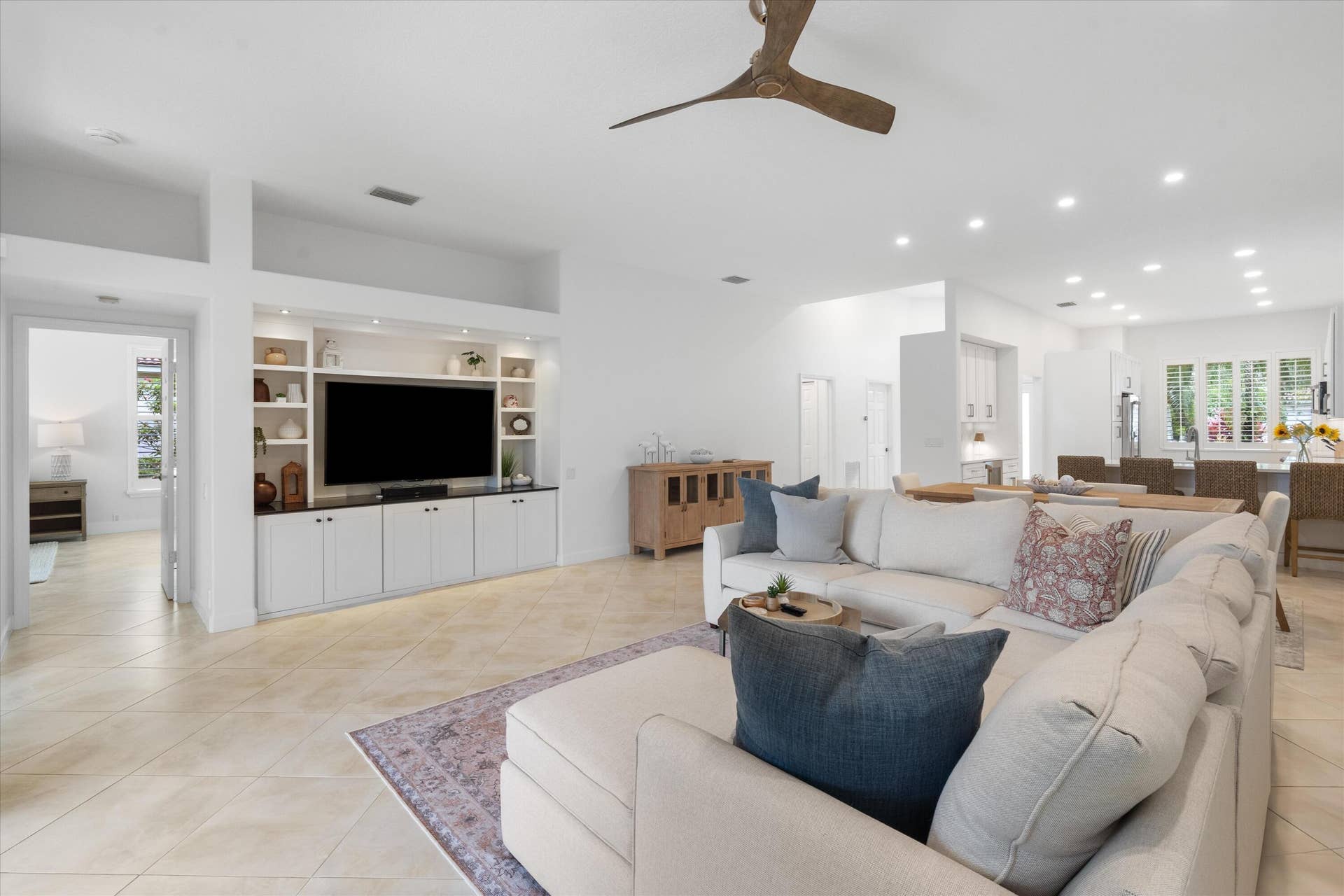 8170 Bob-O-Link Drive, West Palm Beach, FL 33412 open living space