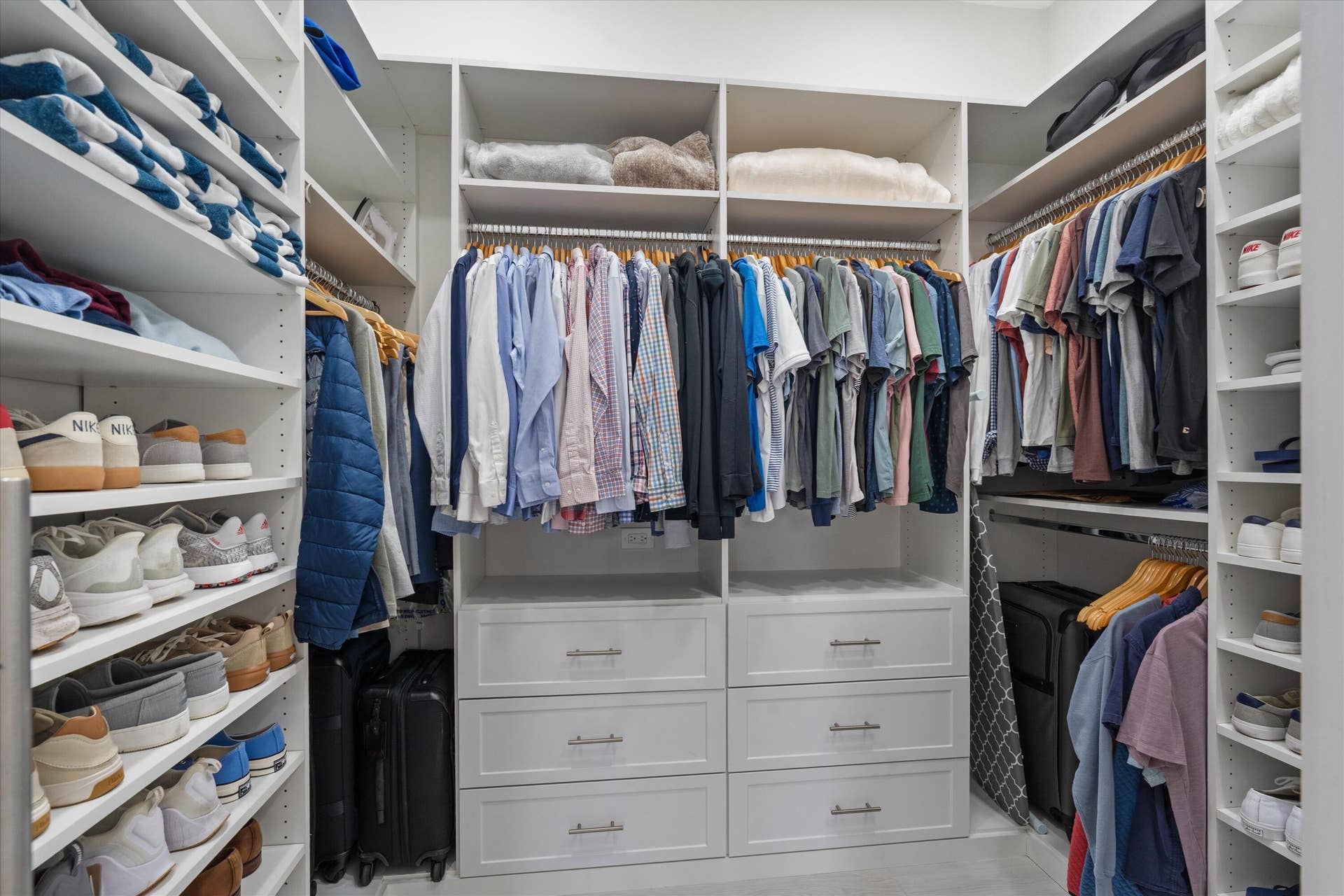 8170 Bob-O-Link Drive, West Palm Beach, FL 33412 walk-in closet
