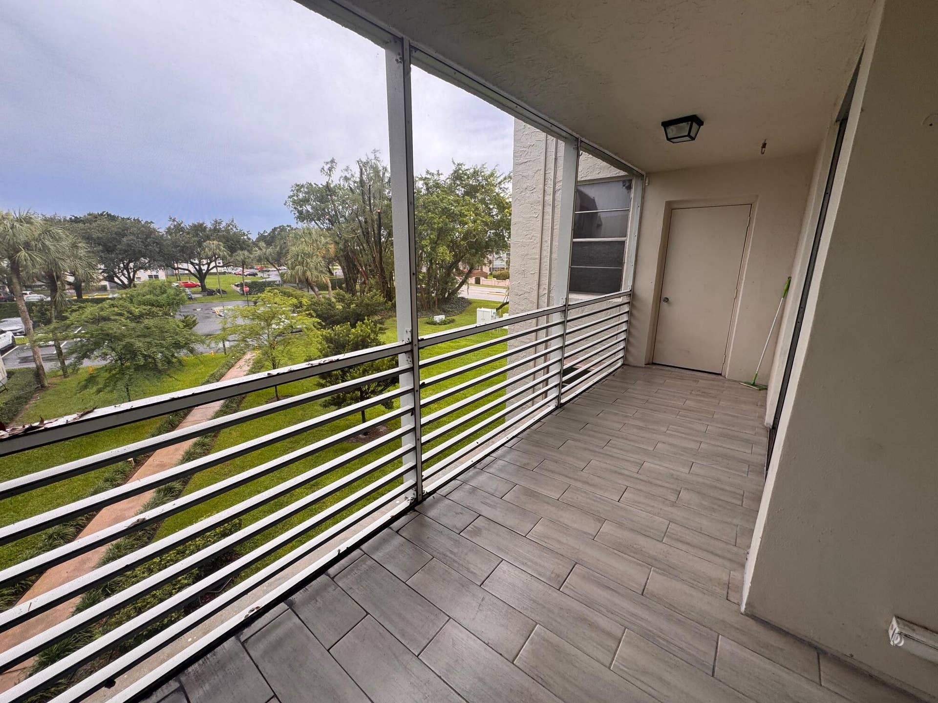 9480 Poinciana Place, #310, Davie, FL 33324 Wraparound patio