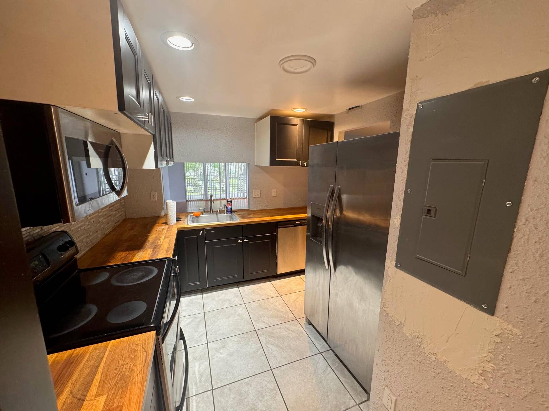 9480 Poinciana Place, #310, Davie, FL 33324 Kitchen