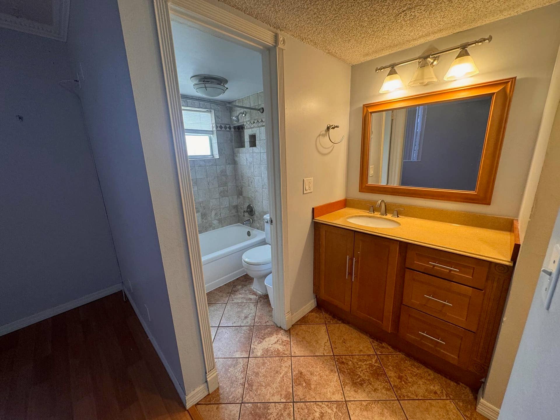 9480 Poinciana Place, #310, Davie, FL 33324 Primary bath