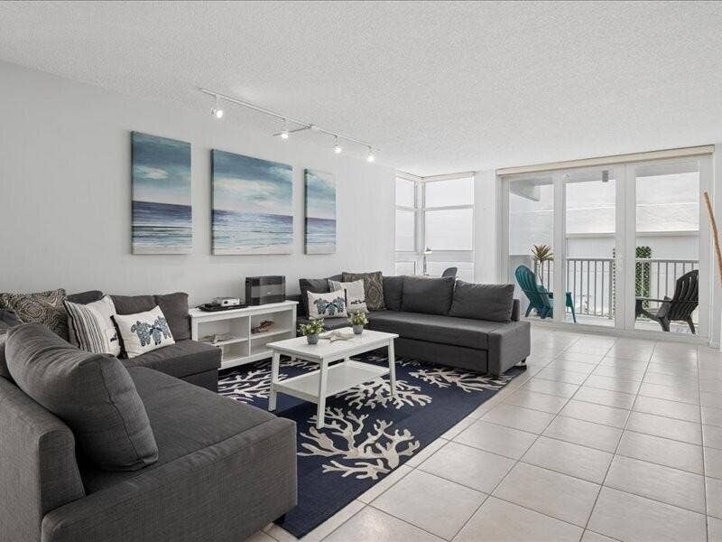 1370 S OCEAN Boulevard, #305, Pompano Beach, FL 33062 Livingroom