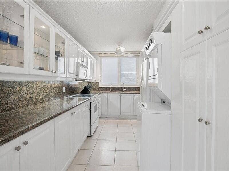 1370 S OCEAN Boulevard, #305, Pompano Beach, FL 33062 Kitchen