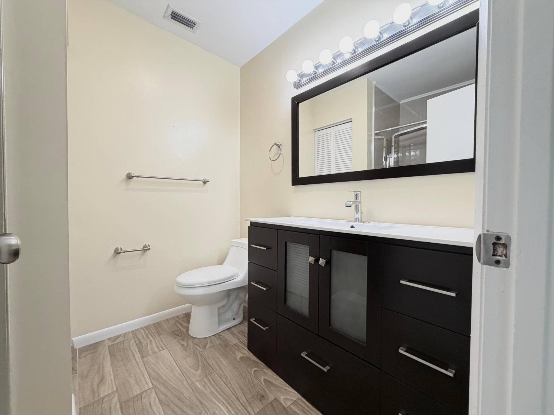 3794 SE County Line Road, #102, Jupiter, FL 33469 WhatsApp Image 2026-08-03 at 10.58.42 (4