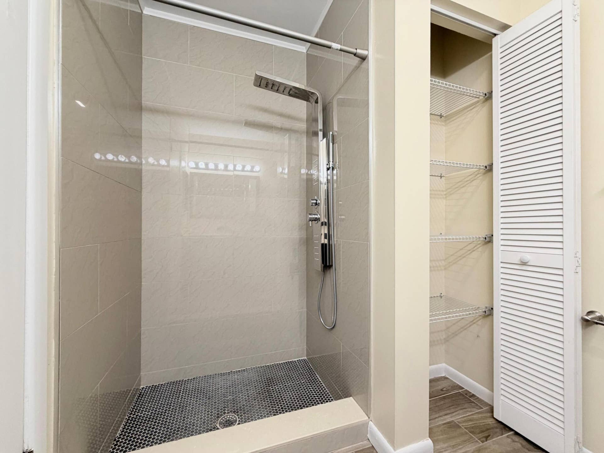 3794 SE County Line Road, #102, Jupiter, FL 33469 WhatsApp Image 2026-08-03 at 10.58.42 (5