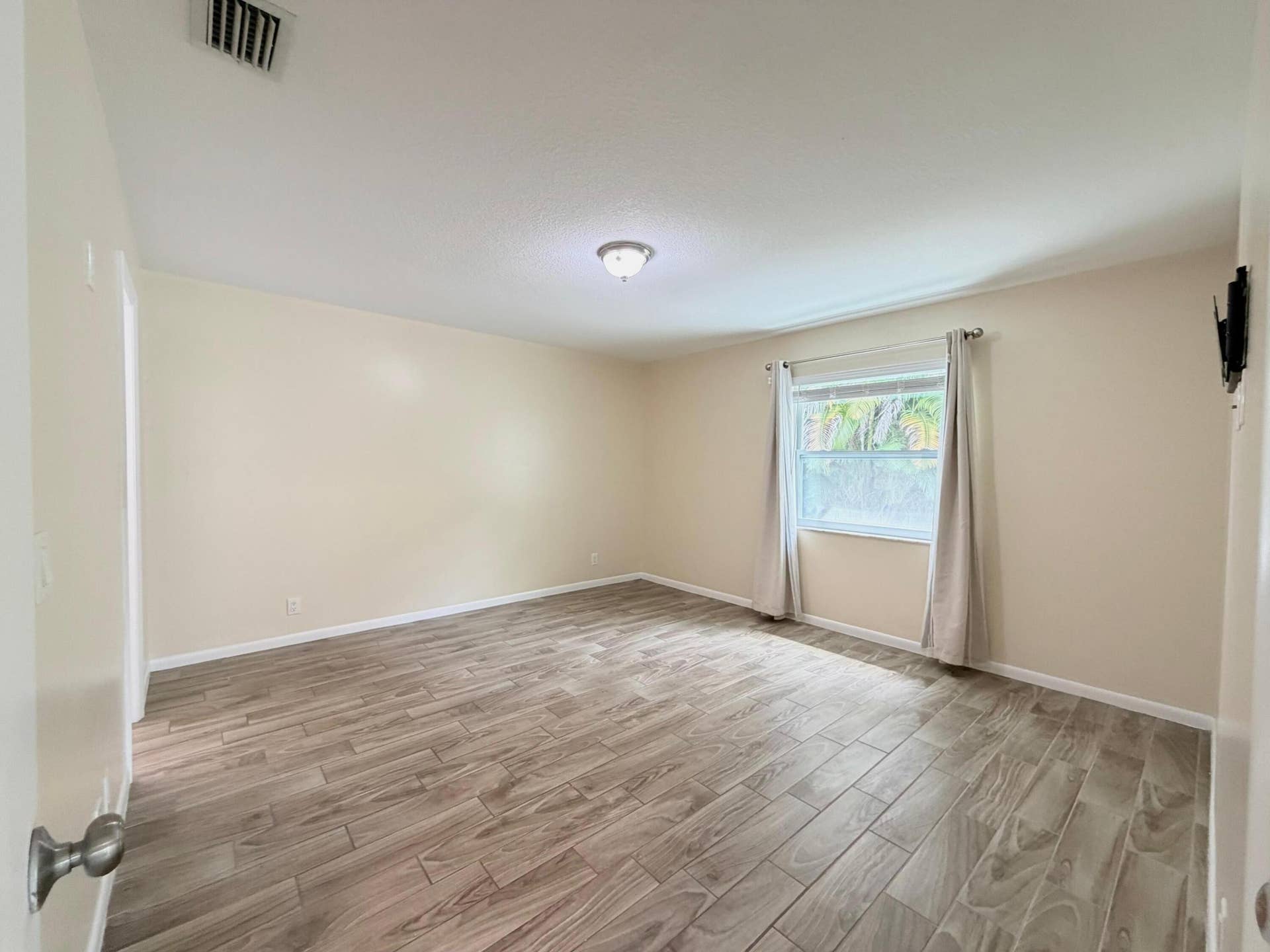 3794 SE County Line Road, #102, Jupiter, FL 33469 WhatsApp Image 2026-08-03 at 10.58.42