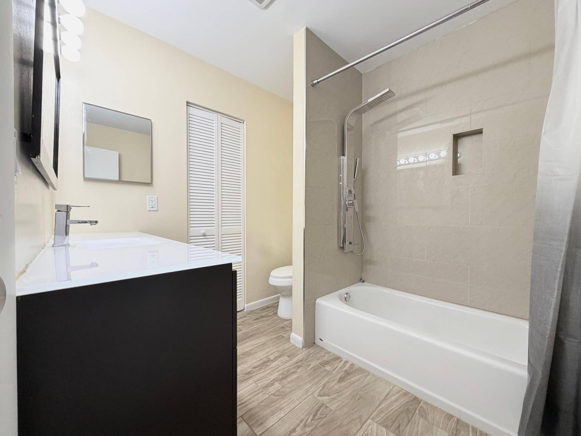3794 SE County Line Road, #102, Jupiter, FL 33469 WhatsApp Image 2026-08-03 at 10.58.41 (1