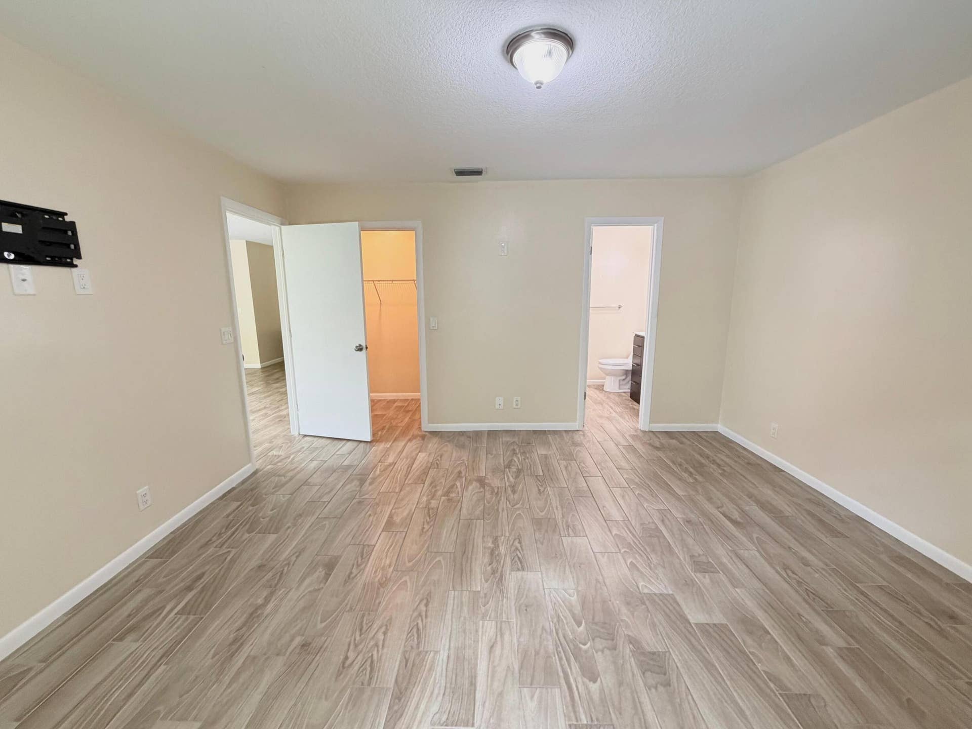 3794 SE County Line Road, #102, Jupiter, FL 33469 WhatsApp Image 2026-08-03 at 10.58.42 (2
