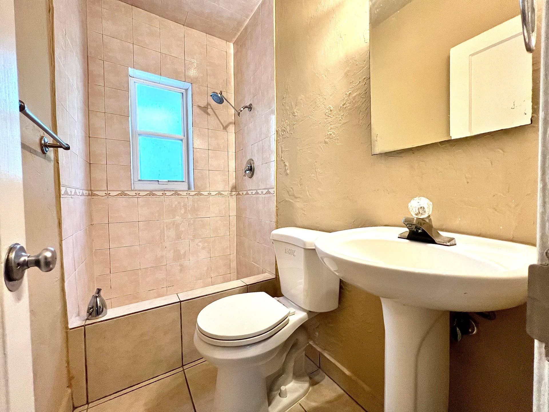817 NE 16TH Terrace, #2, Fort Lauderdale, FL 33304 IMG_1219