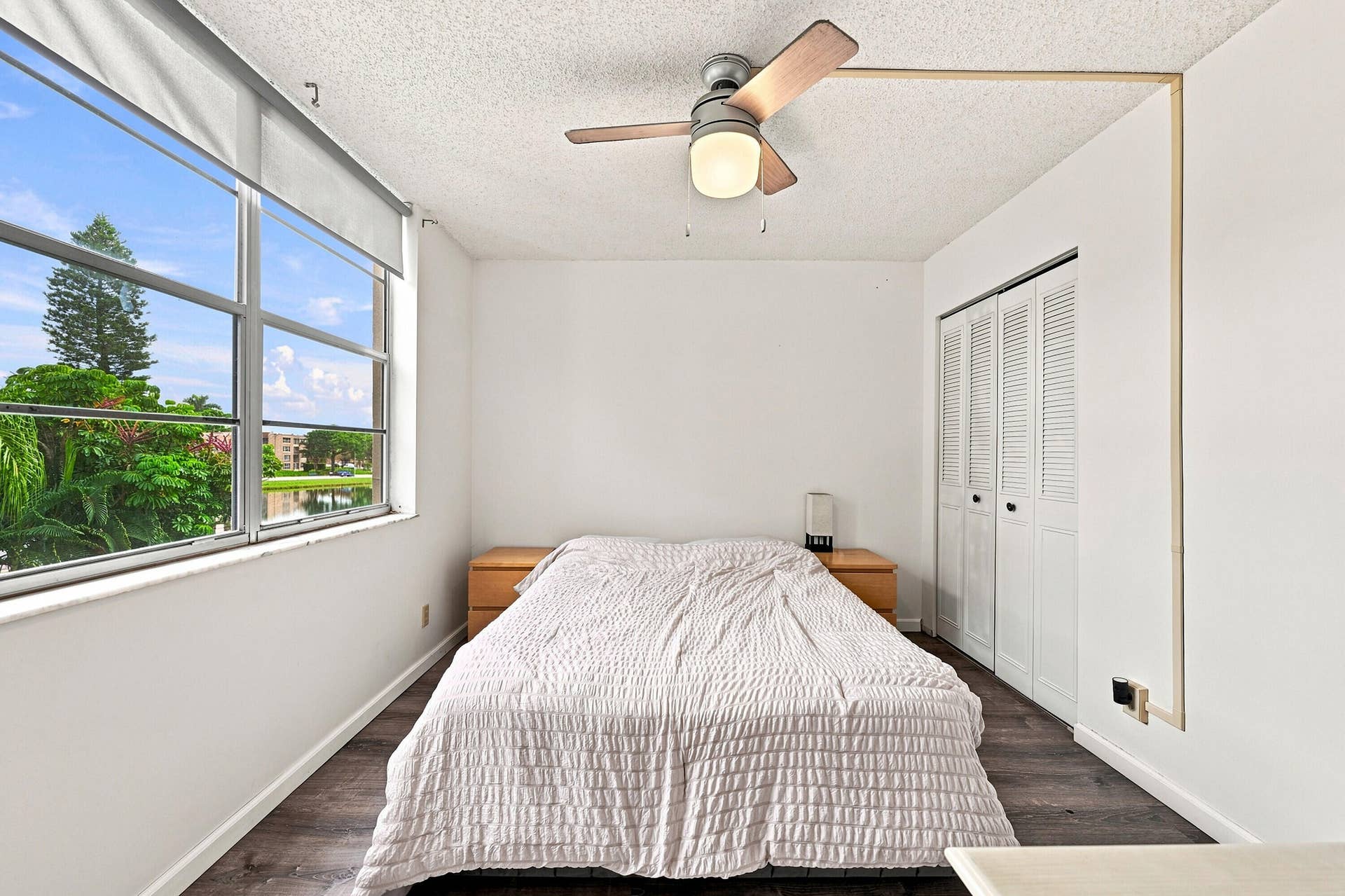 32_bedroom