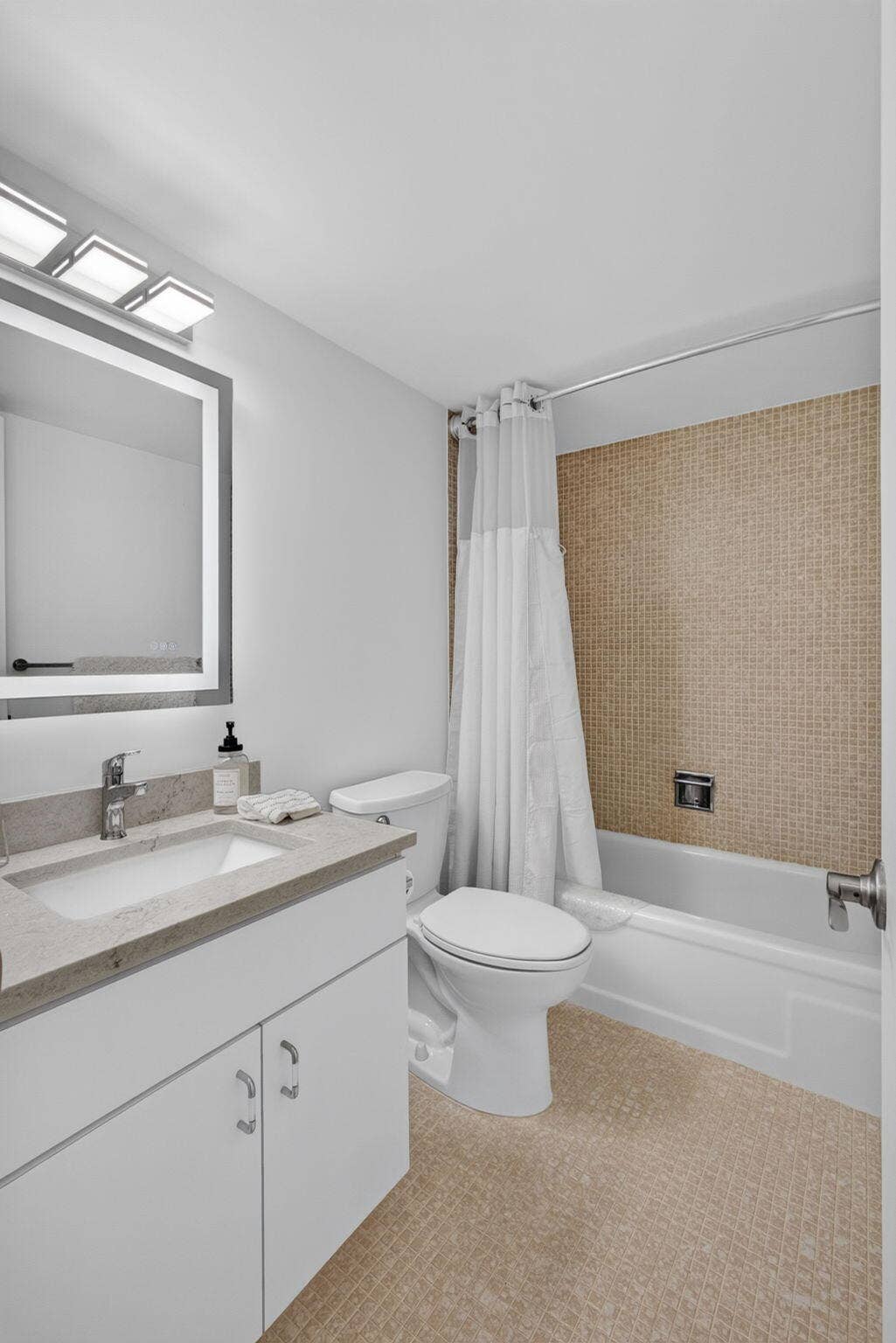 4200 N Ocean Drive, #2-1601, Singer Island, FL 33404 35-web-or-mls-5D1A8062