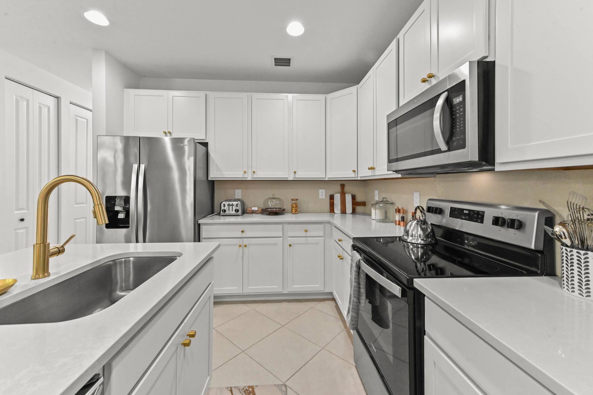 355 NW 33RD Lane, Pompano Beach, FL 33069 17 Kitchen 04